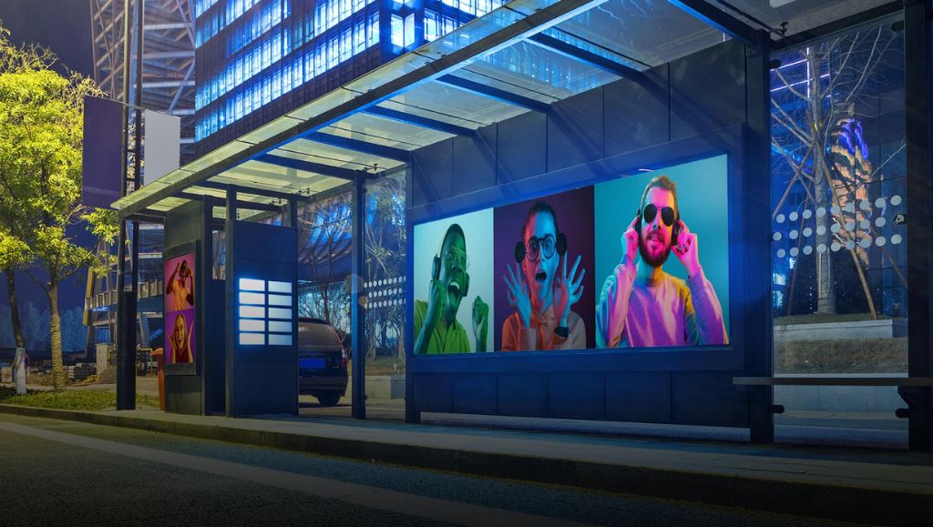 OOH vs DOOH Advertising: Key Differences and Benefits